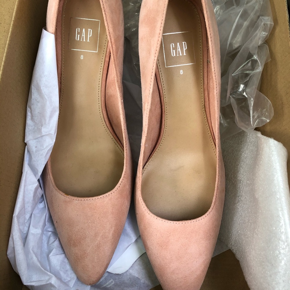 Gap light pink suede kitten heels gently used